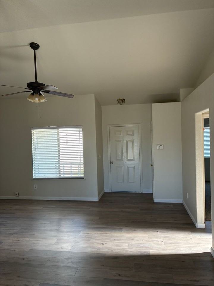 1373 Van Ct - Photo 2 of 19