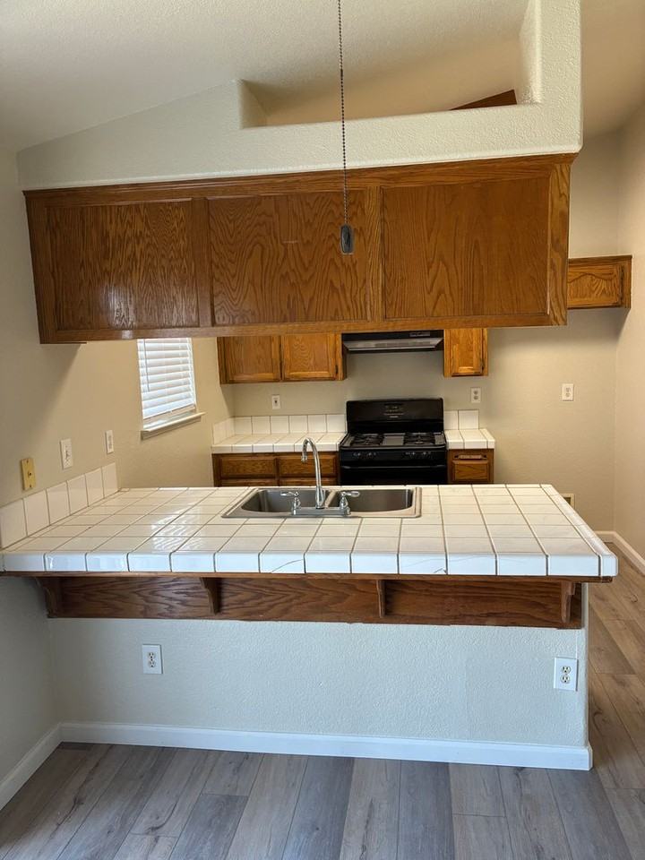 1373 Van Ct - Photo 5 of 19