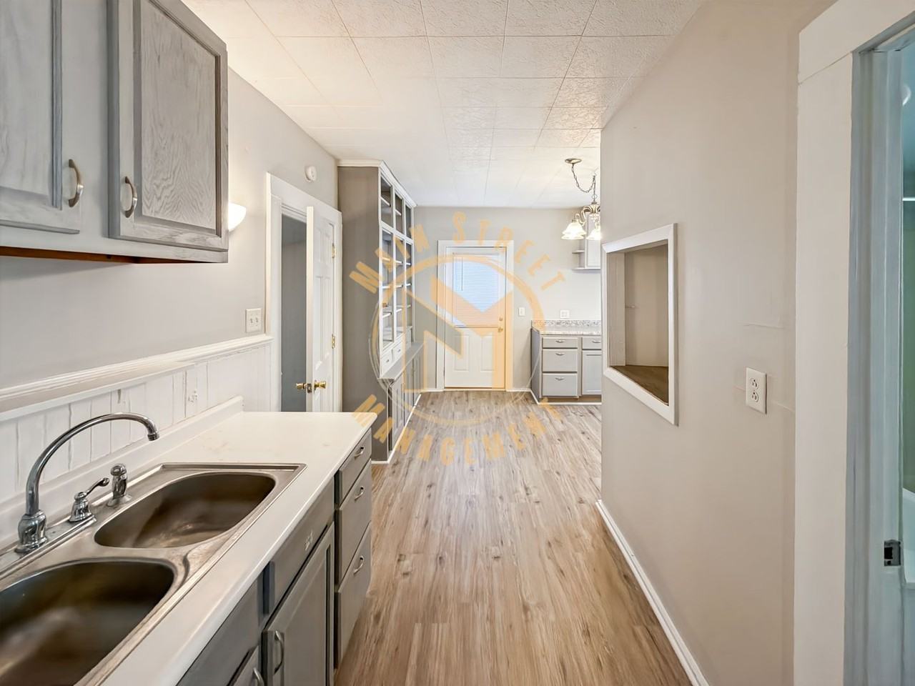 512 School Ave - Photo 2 of 11