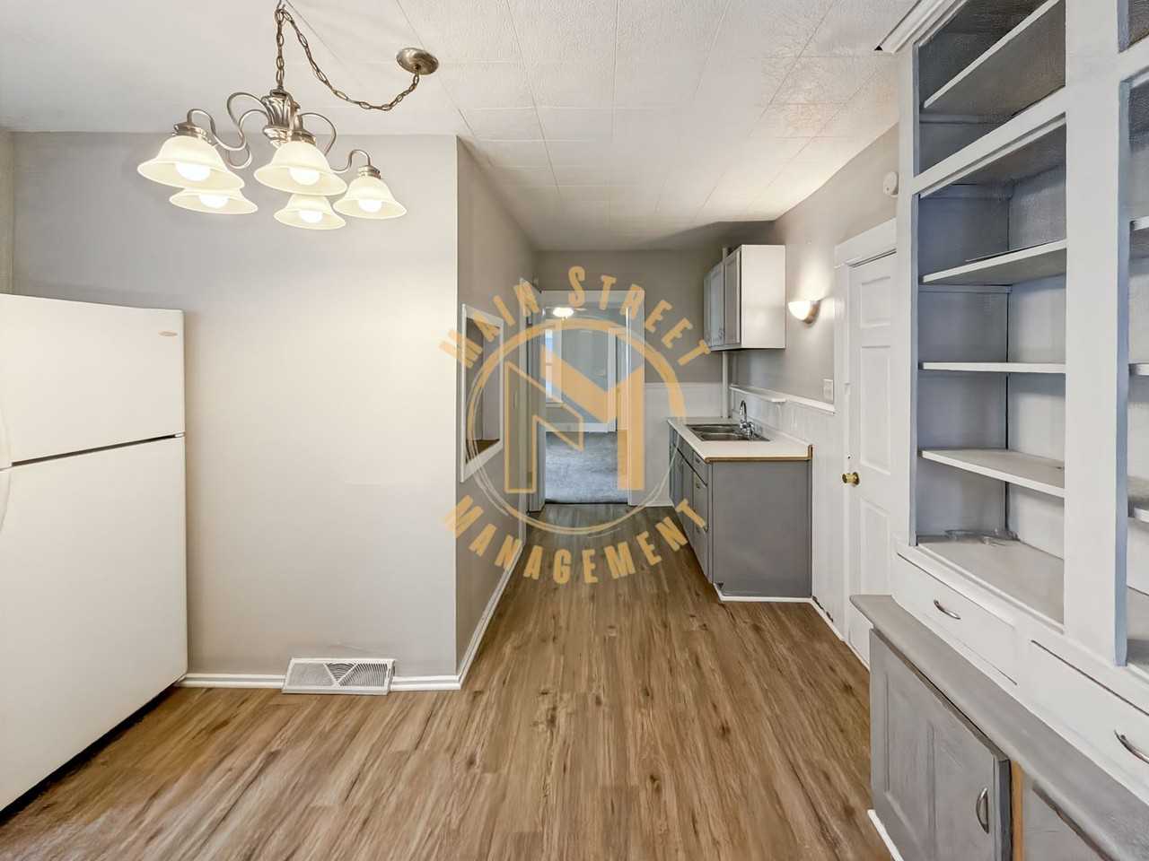 512 School Ave - Photo 3 of 11