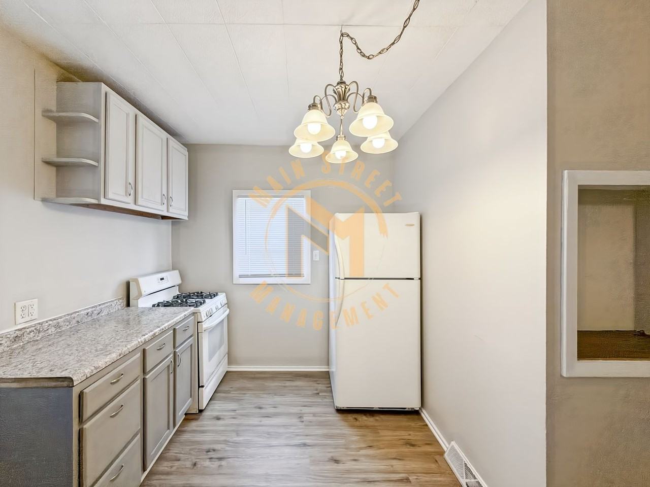 512 School Ave - Photo 4 of 11