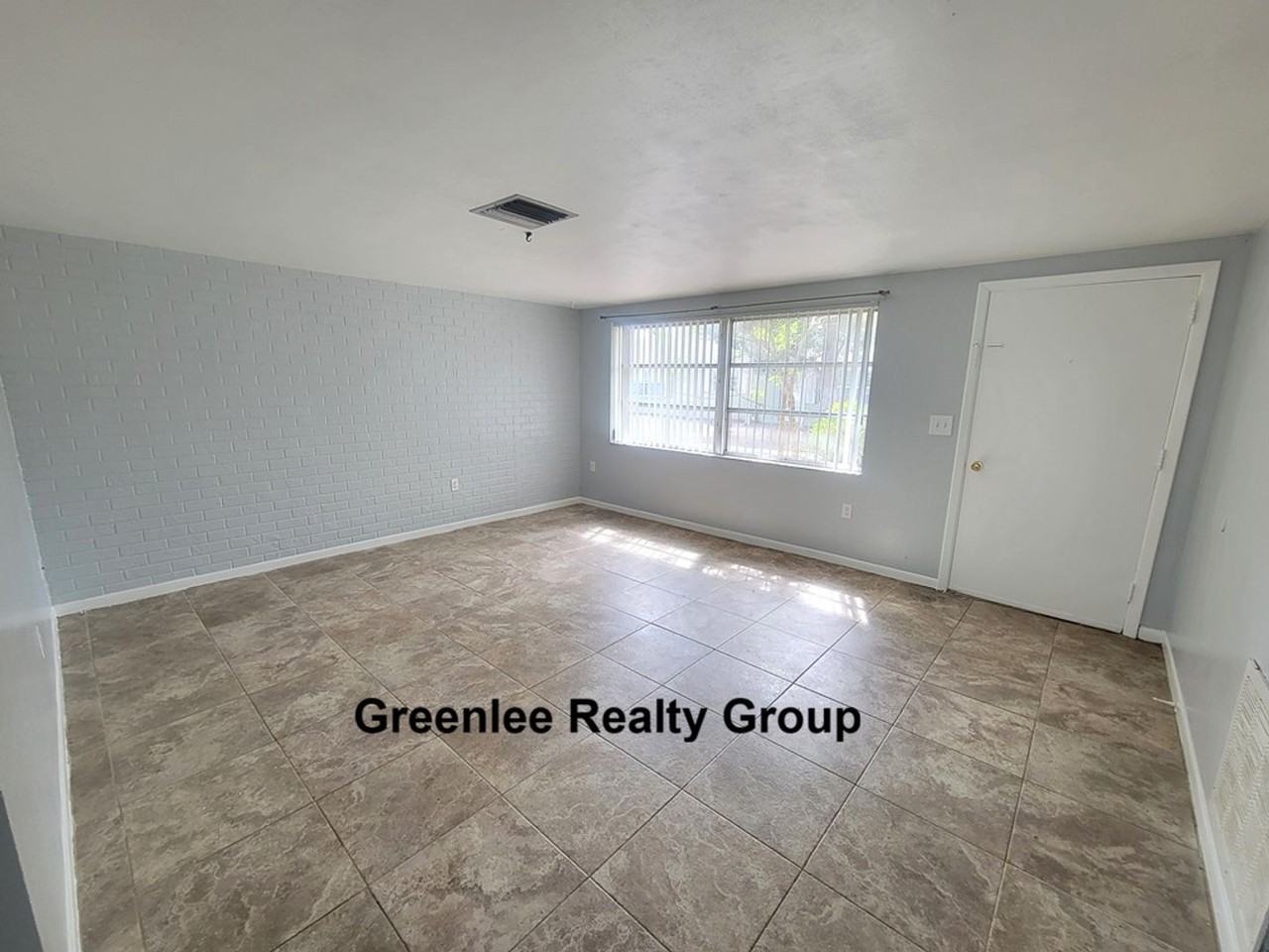 5809 Dailey Ln - Photo 3 of 16