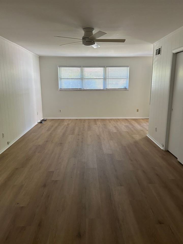2201 E 37th St - Photo 3 of 33