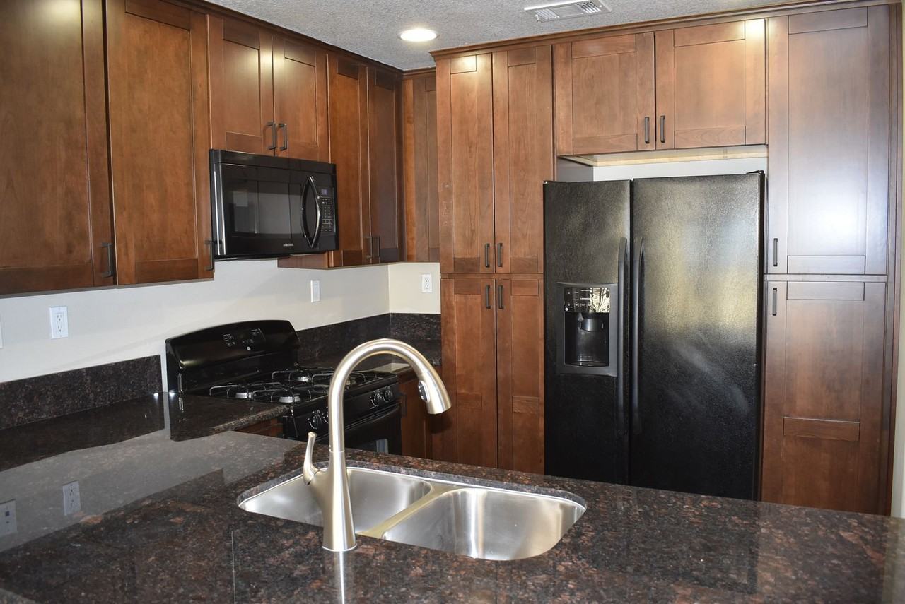 1815 Montilla St - Photo 4 of 17