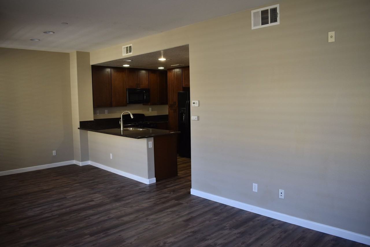 1815 Montilla St - Photo 6 of 17