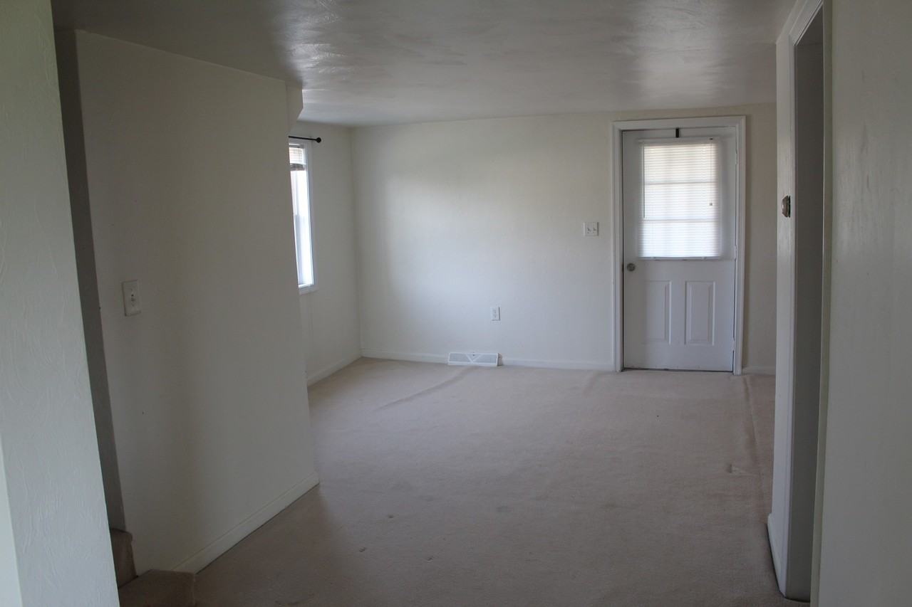 472 Kralltown Rd - Photo 3 of 5