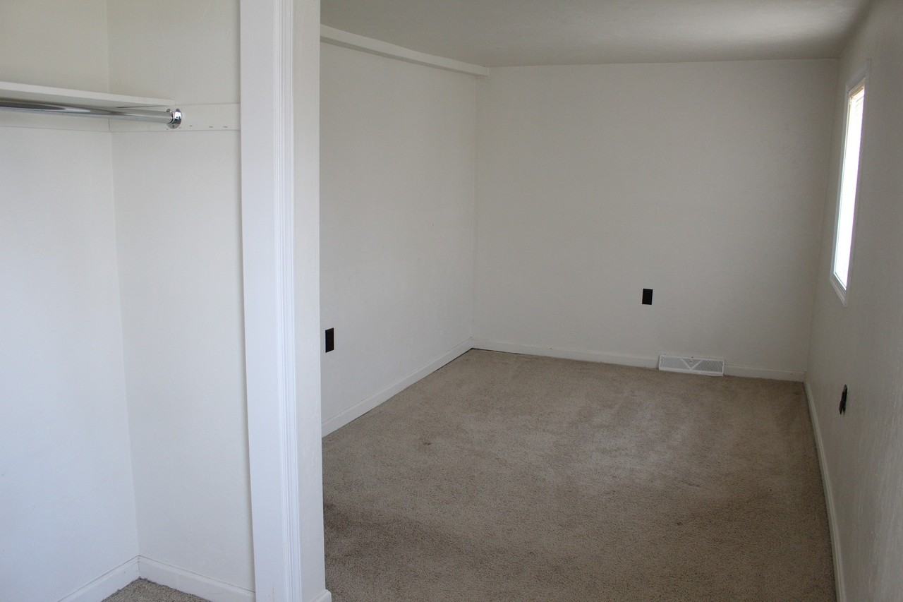 472 Kralltown Rd - Photo 4 of 5