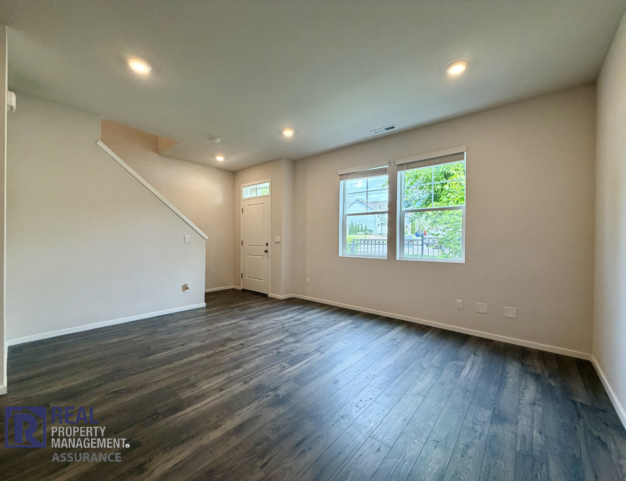 873 N 19th Ave - Photo 2 of 19