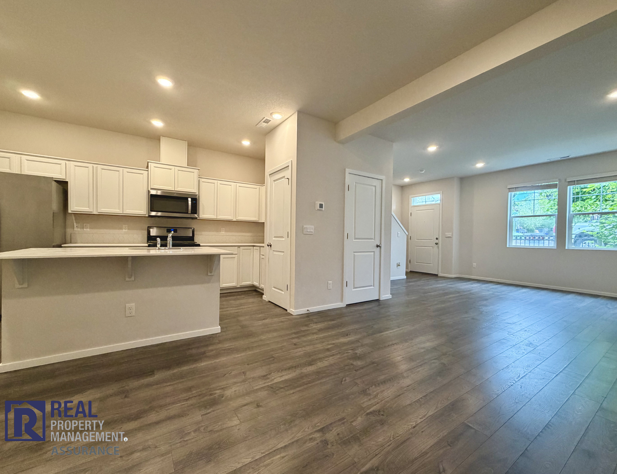 873 N 19th Ave - Photo 4 of 19