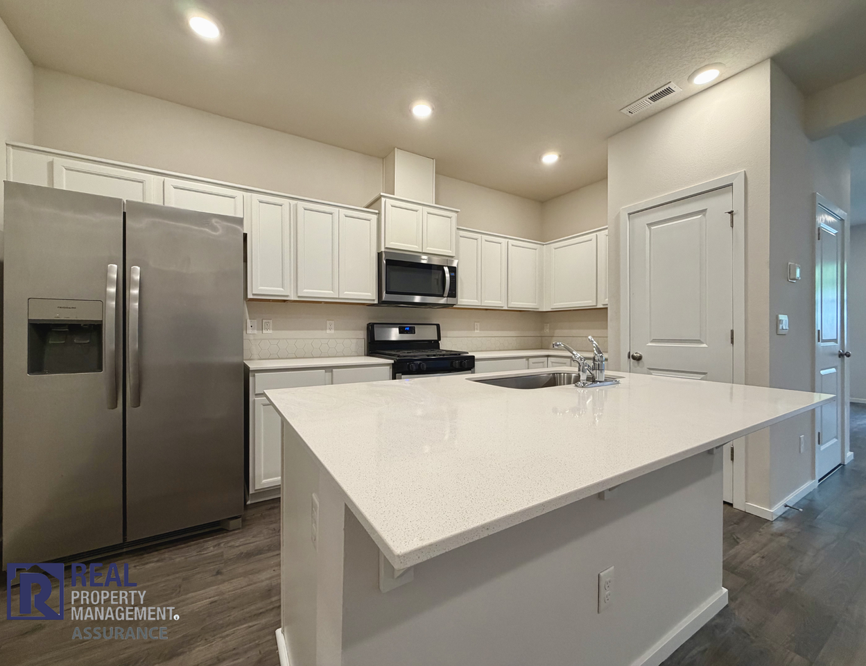 873 N 19th Ave - Photo 5 of 19