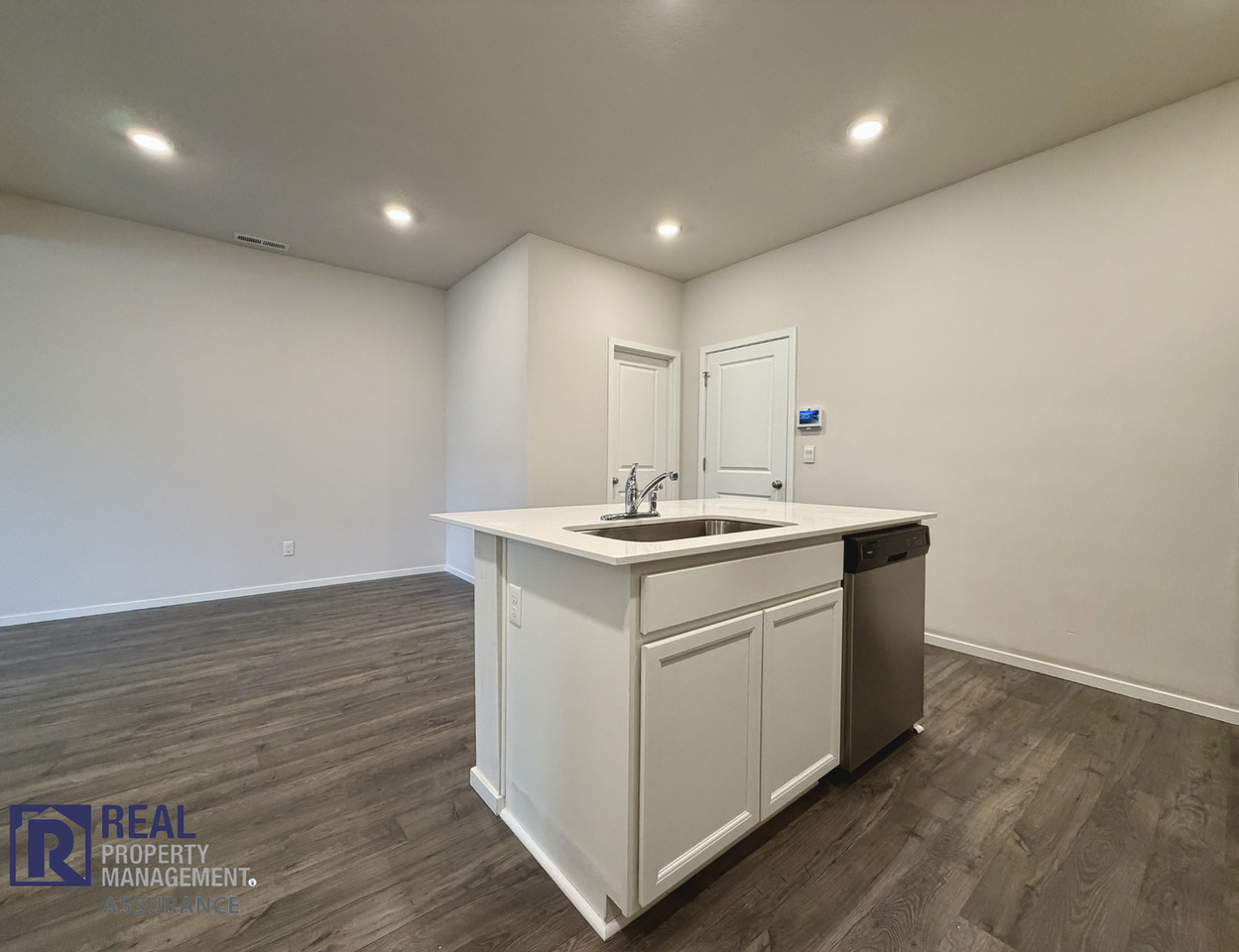 873 N 19th Ave - Photo 6 of 19