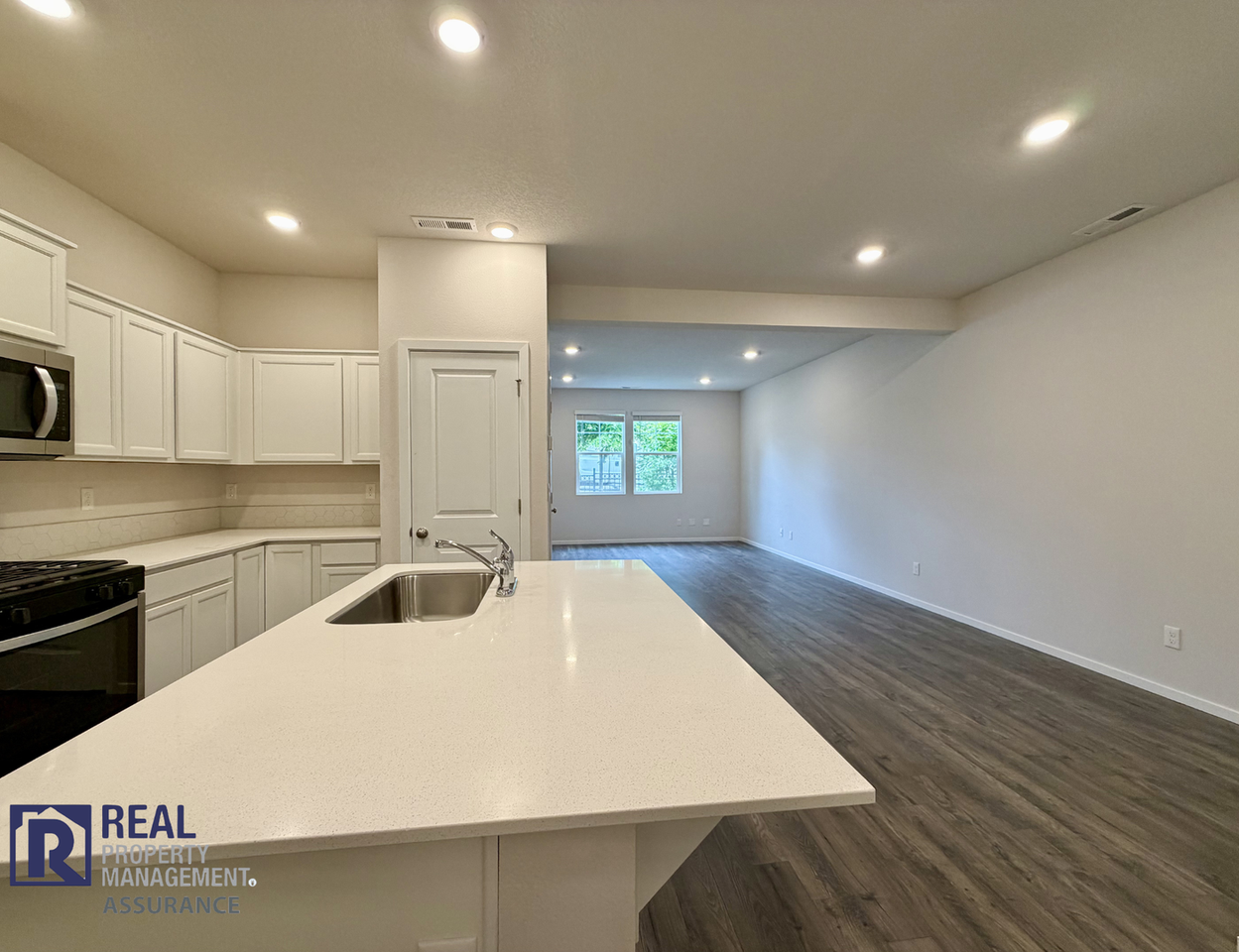 873 N 19th Ave - Photo 7 of 19