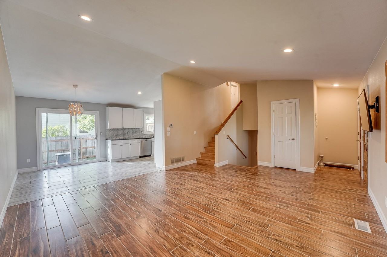 4274 Peach Tree Ct - Photo 3 of 24