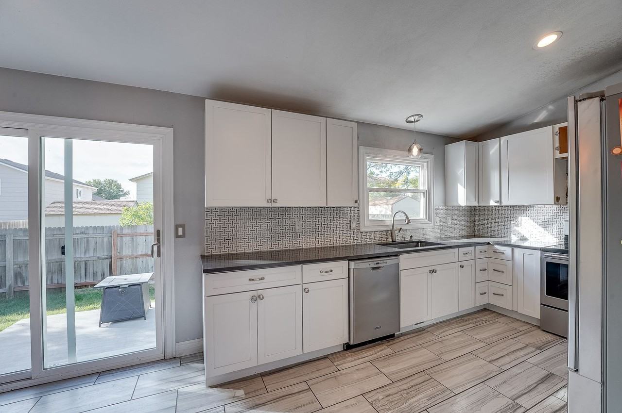 4274 Peach Tree Ct - Photo 6 of 24
