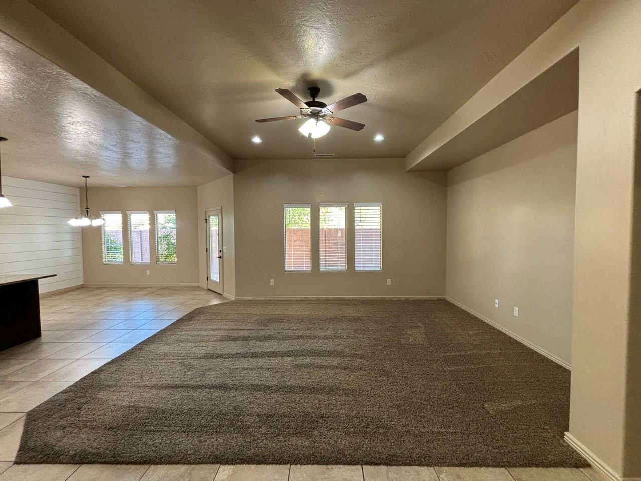 2163 S Shellee Dr - Photo 4 of 24
