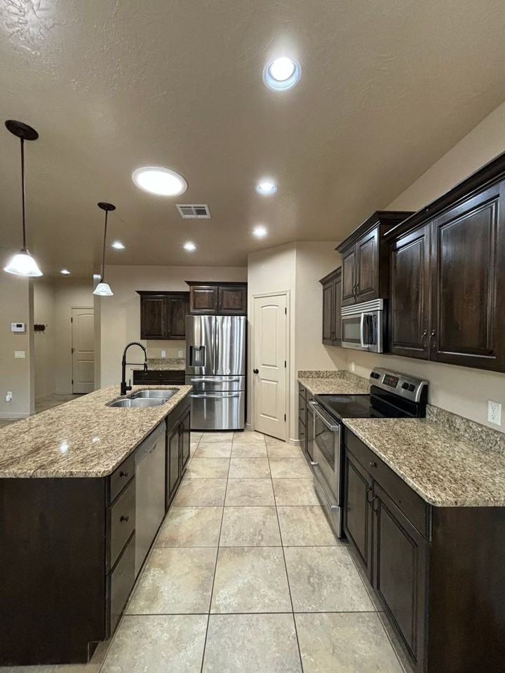 2163 S Shellee Dr - Photo 7 of 24