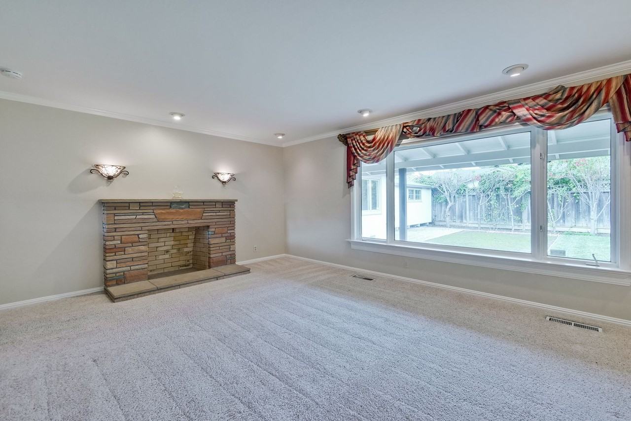 1593 Koch Ln - Photo 7 of 17