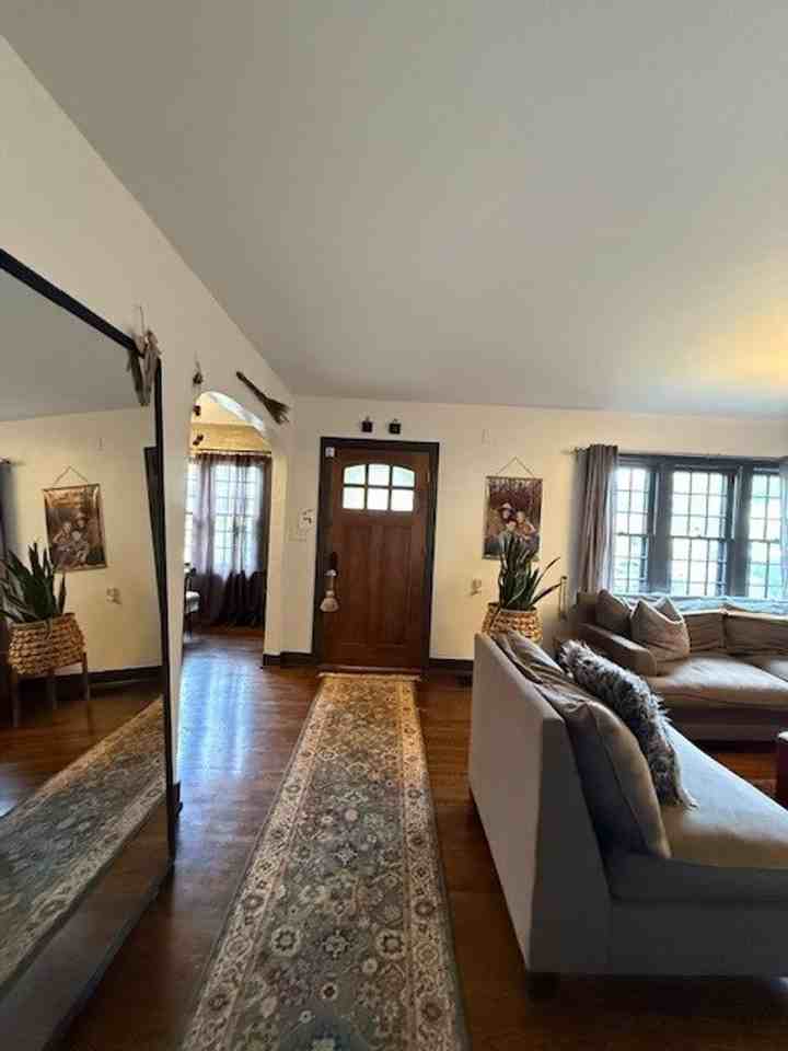 2324 S Jefferson St - Photo 4 of 28