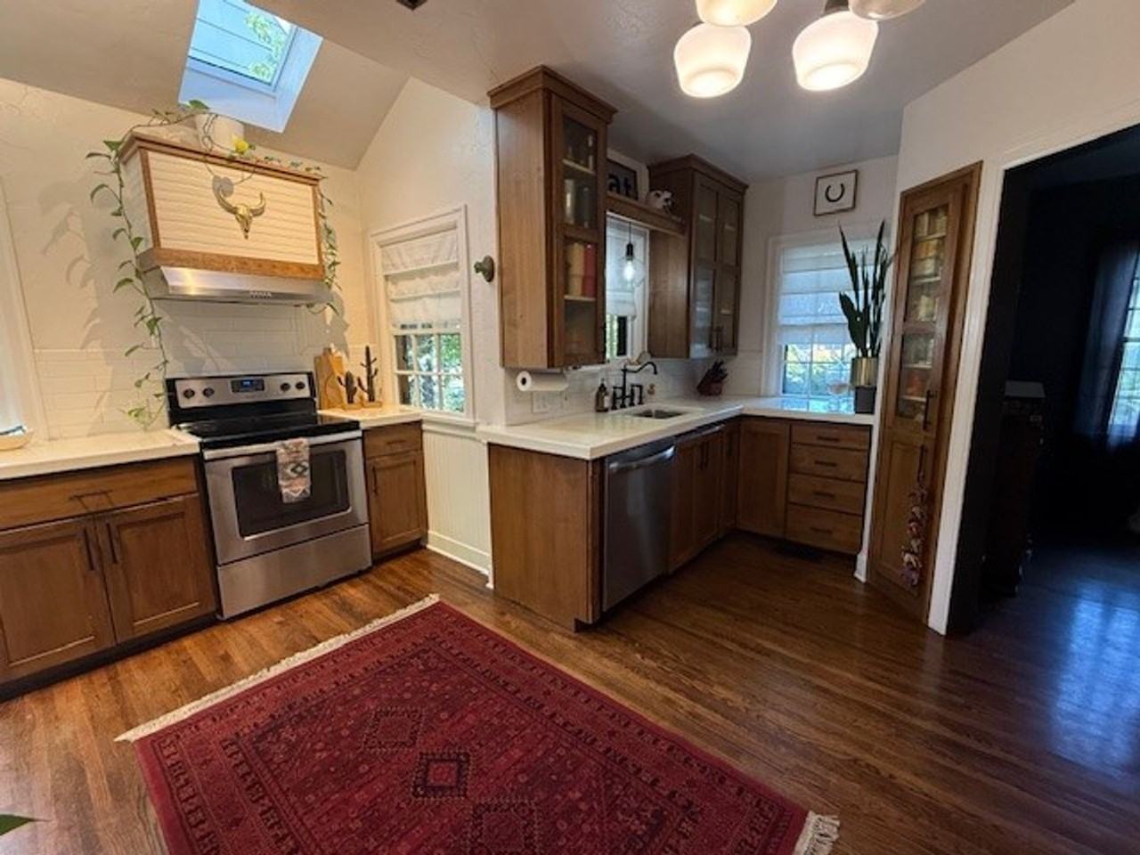 2324 S Jefferson St - Photo 7 of 28