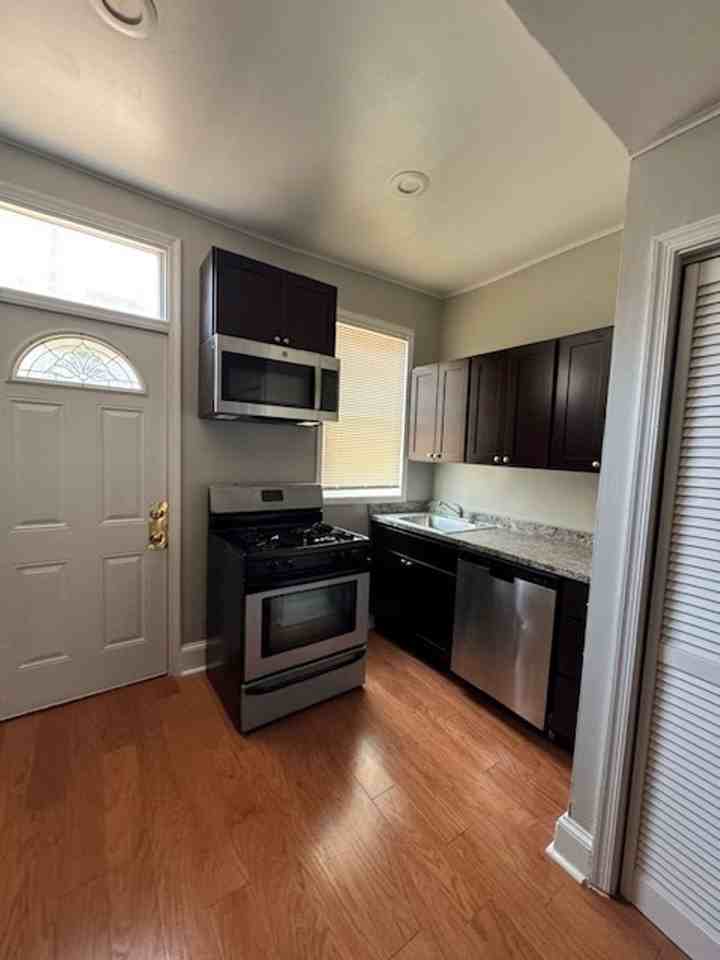 239 K St Ne ##Ne - Photo 3 of 12