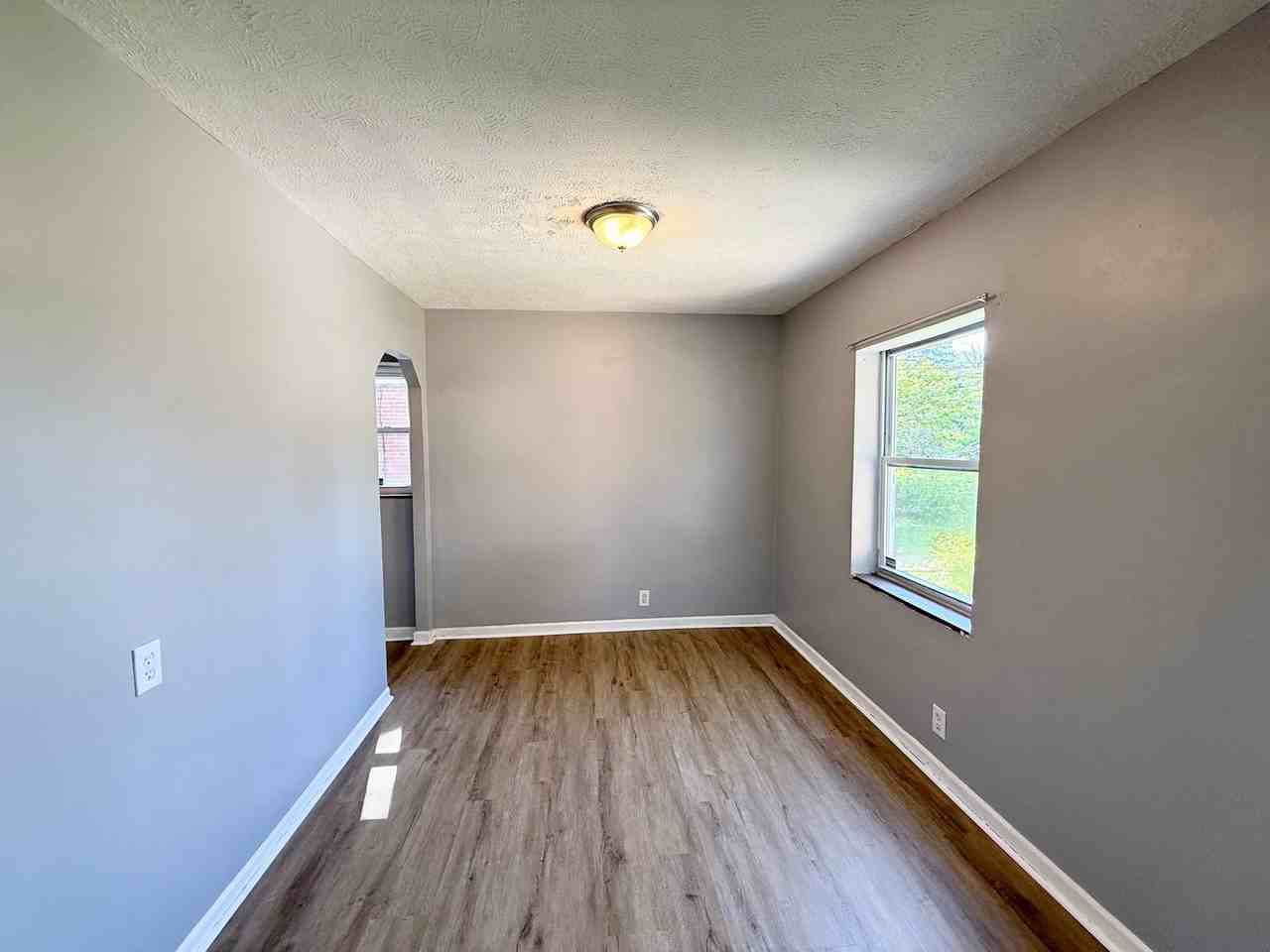 911 Prairie Ave - Photo 5 of 17
