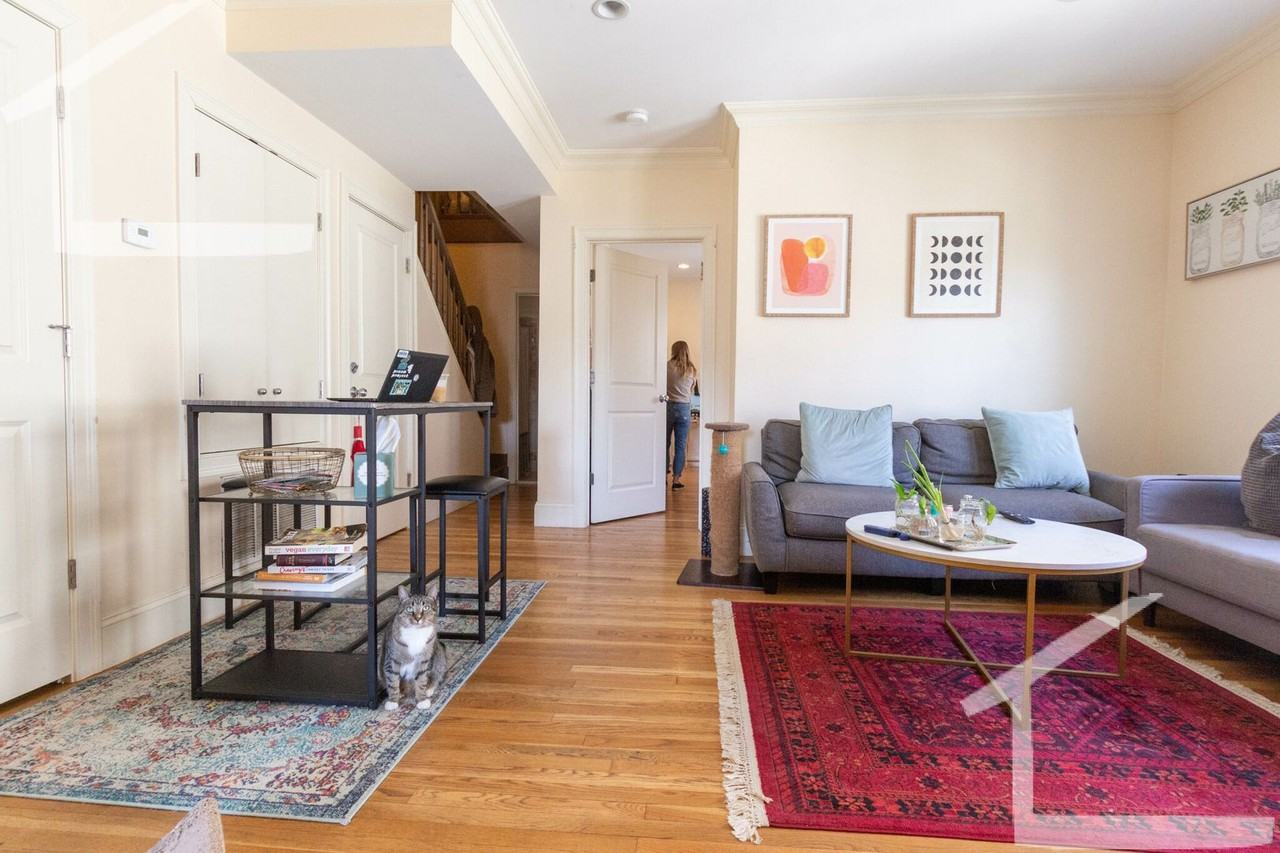 9 Lothrop St - Photo 2 of 9