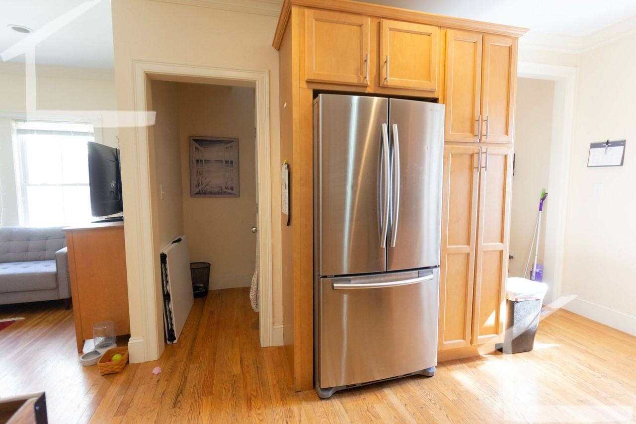9 Lothrop St - Photo 3 of 9