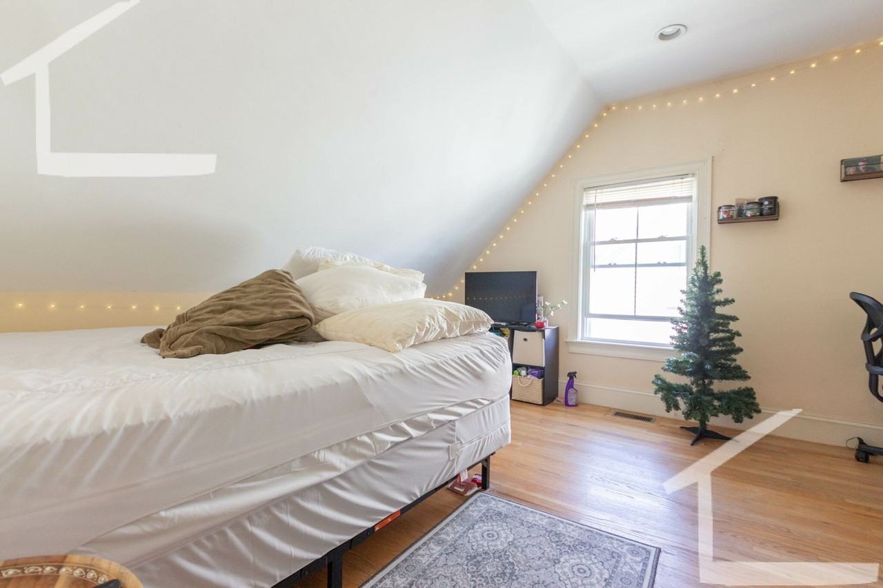 9 Lothrop St - Photo 6 of 9