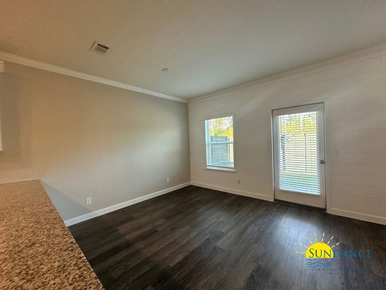 1811 Stable Ln - Photo 3 of 21