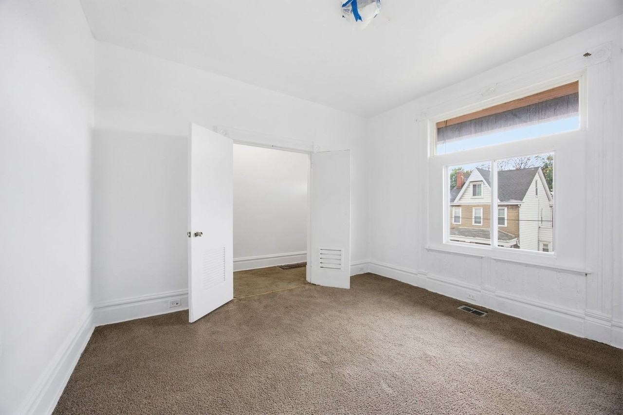 616 Lillian St - Photo 5 of 25