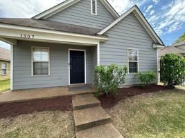 featured image of 1307 Larkin Ave