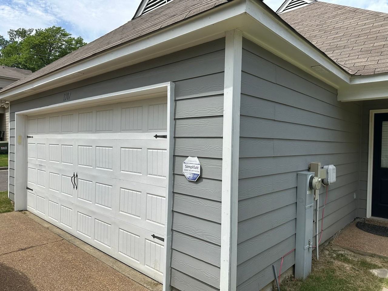 1307 Larkin Ave - Photo 2 of 13