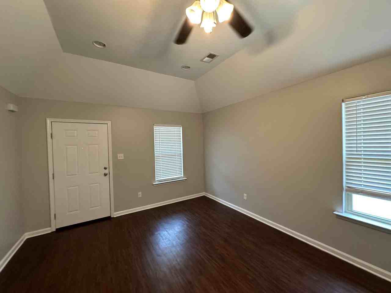 1307 Larkin Ave - Photo 3 of 13
