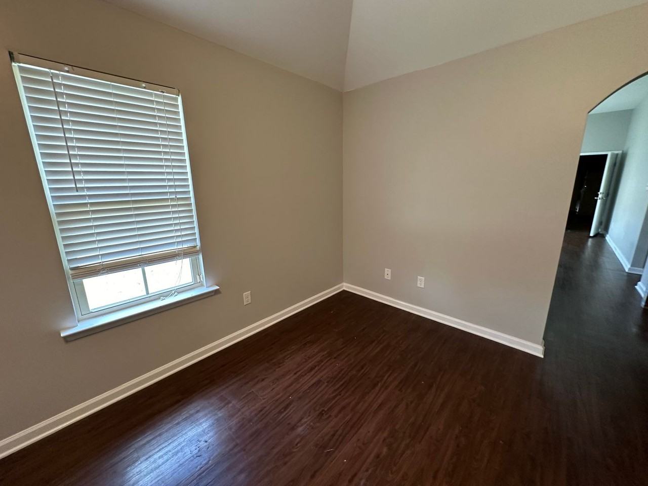 1307 Larkin Ave - Photo 5 of 13