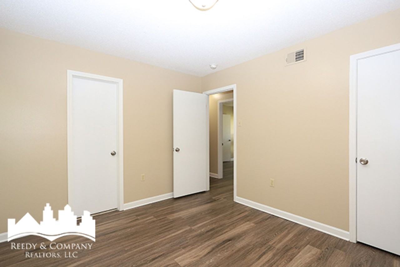 453 Fox Valley Dr - Photo 4 of 17