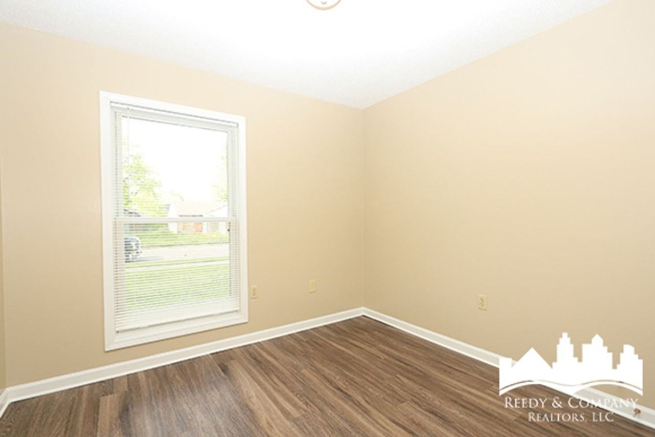 453 Fox Valley Dr - Photo 7 of 17