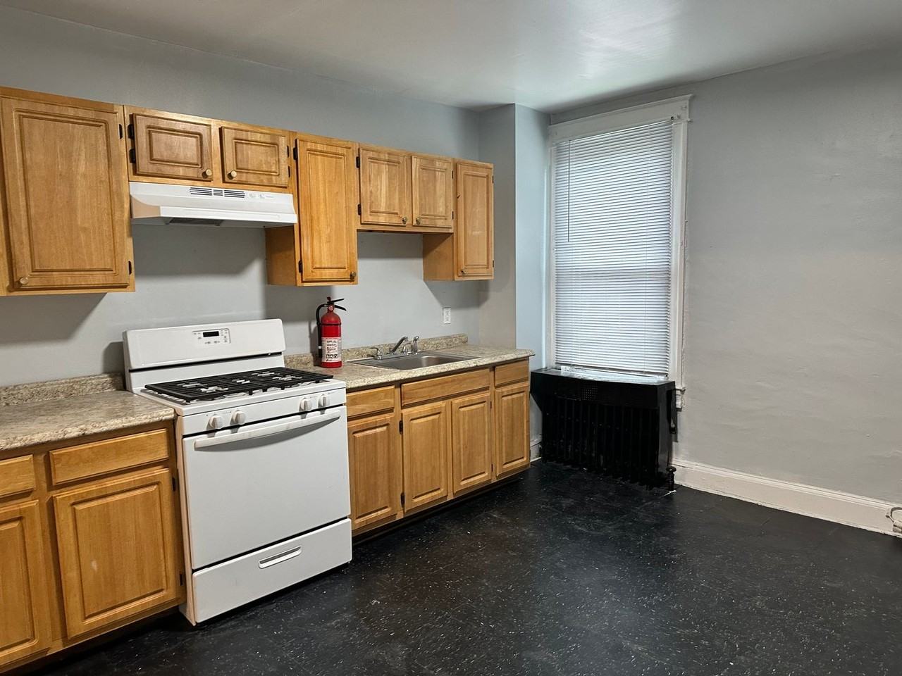 1203 Ashburton St - Photo 4 of 15