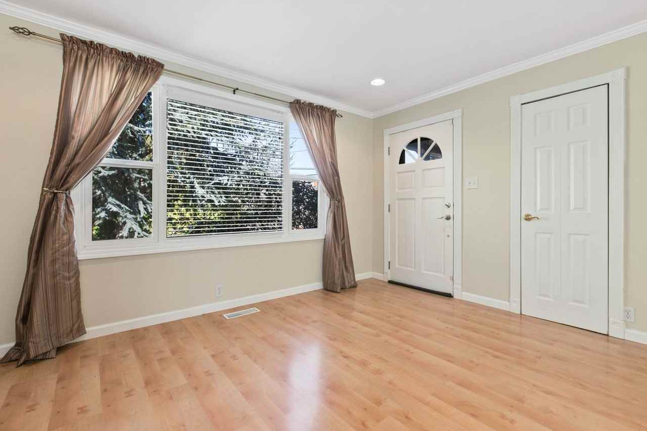 3015 W Emerson St - Photo 4 of 38