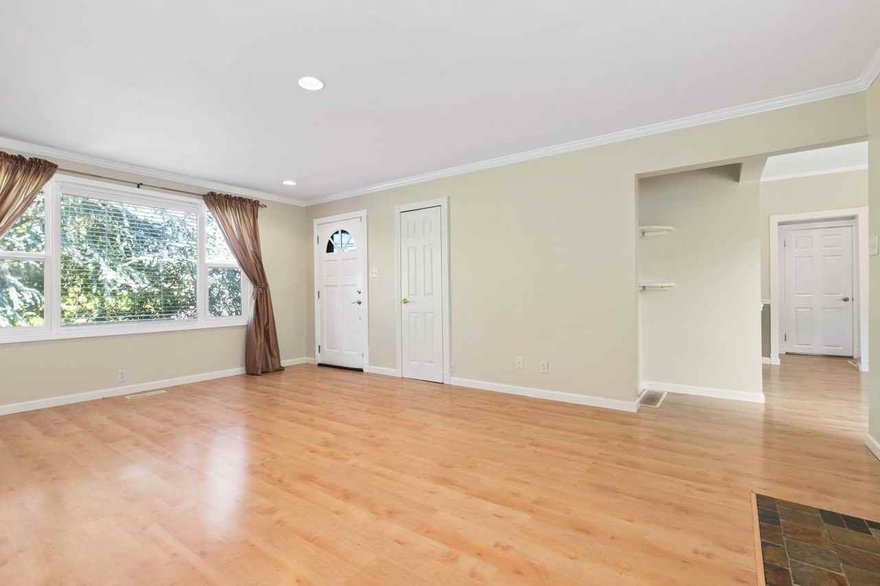 3015 W Emerson St - Photo 5 of 38
