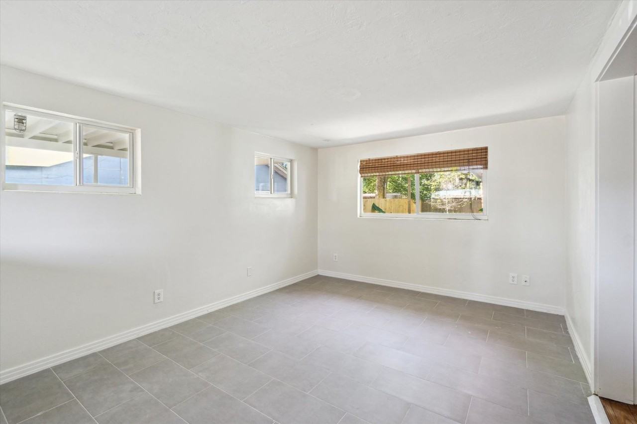 2114 Nw 7th Ter - Photo 4 of 17