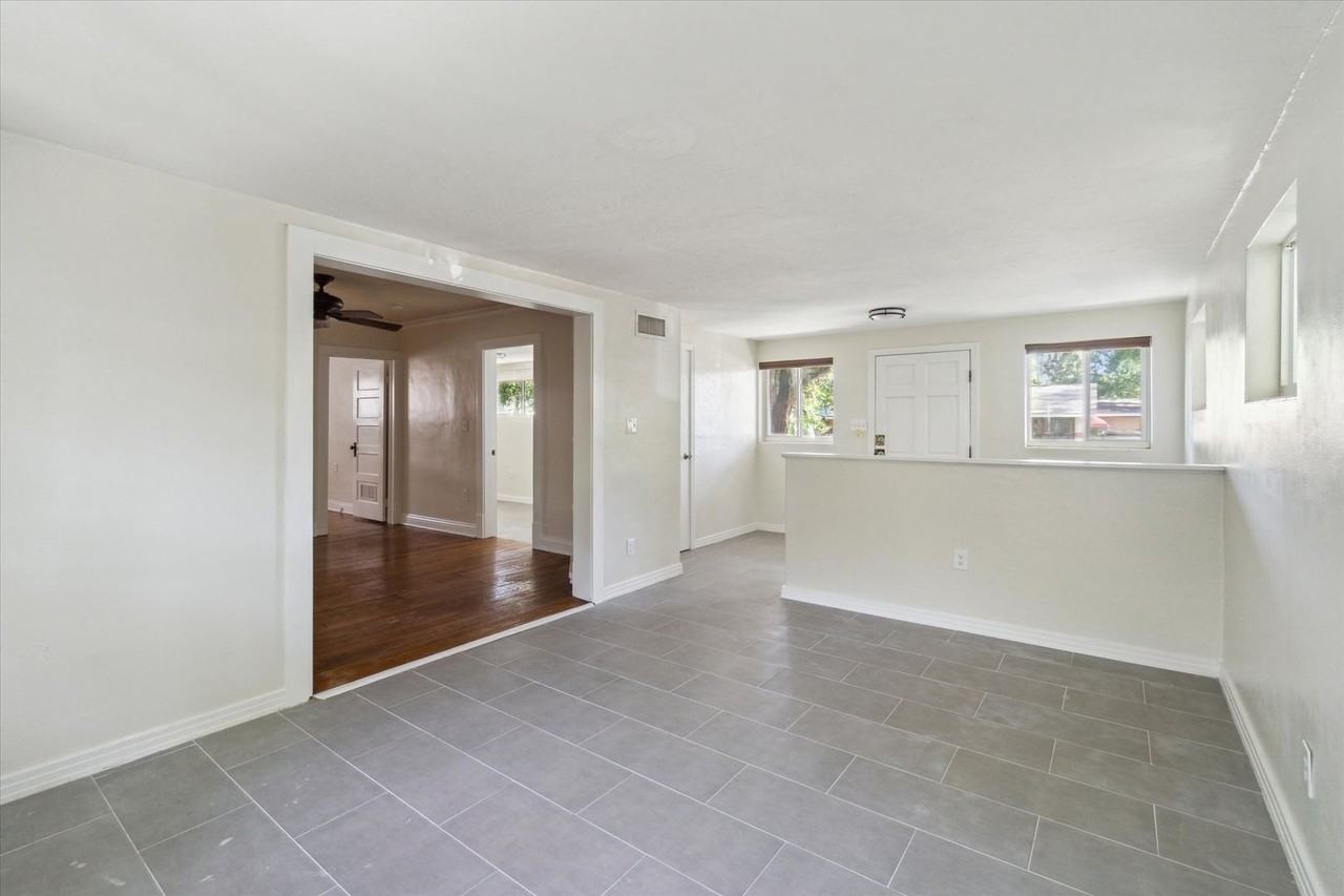 2114 Nw 7th Ter - Photo 6 of 17