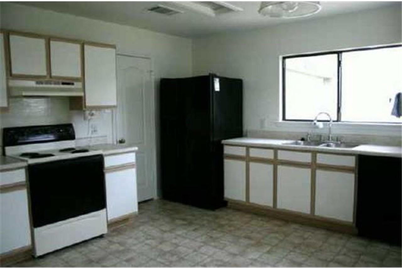 10328 Garbacz Dr - Photo 7 of 10