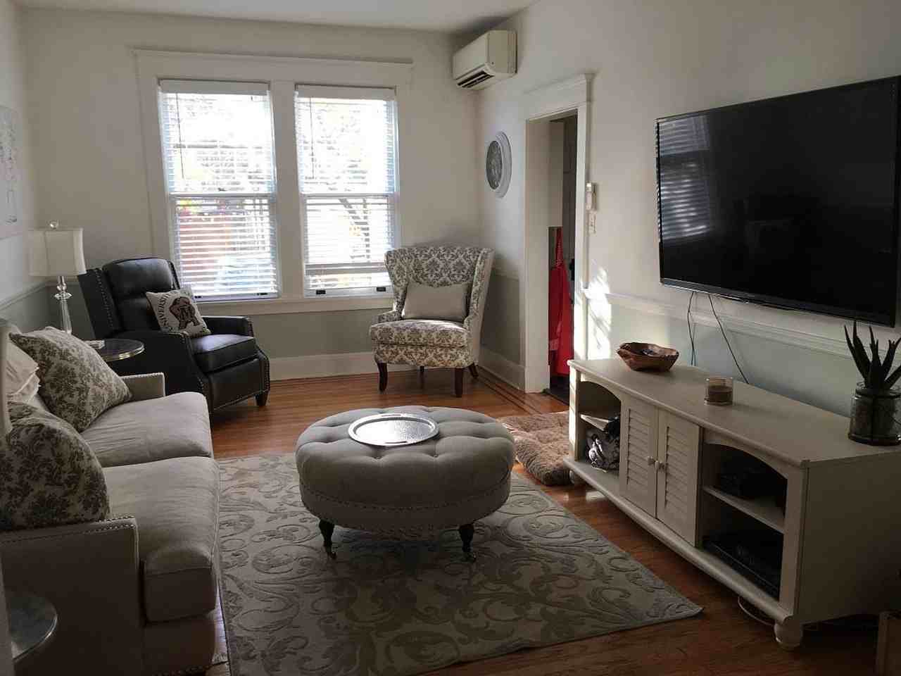 2920 Wyman Pkwy - Photo 3 of 10
