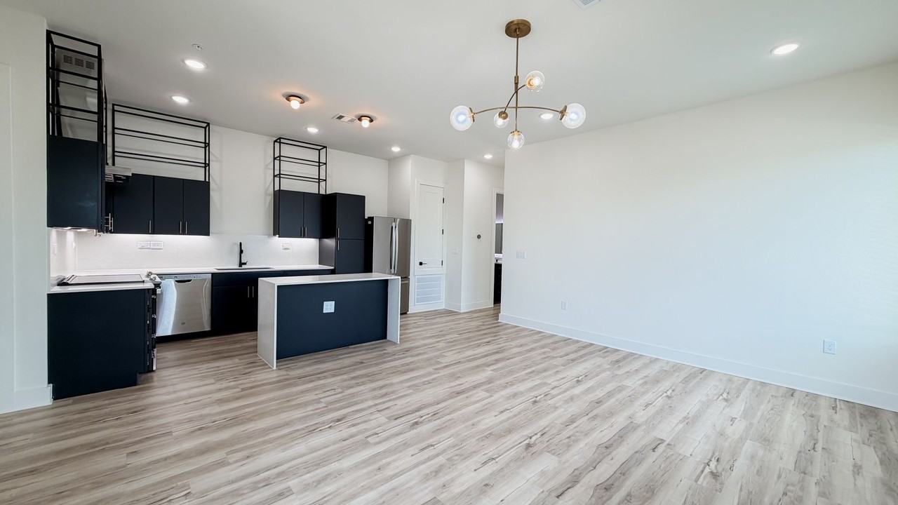 4722 Old Spanish Trl Bldg C #C302 - Photo 4 of 19