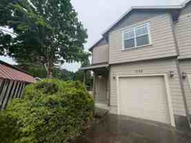 1242 Se Roberts Ave - Photo 1 of 1