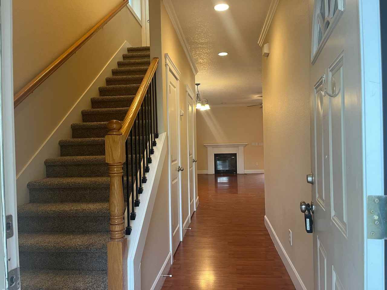 1242 Se Roberts Ave - Photo 2 of 19