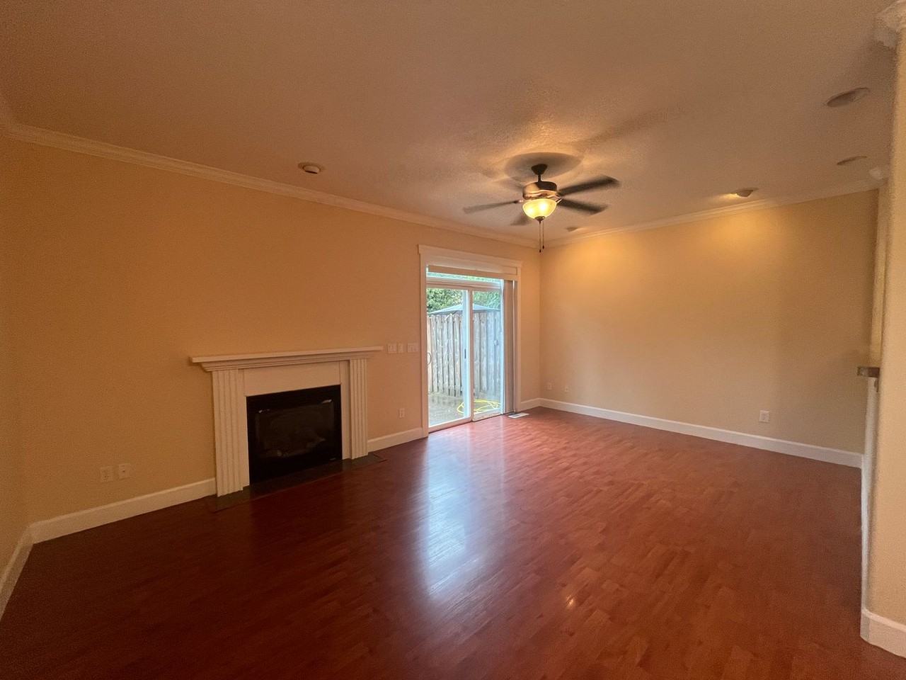 1242 Se Roberts Ave - Photo 3 of 19