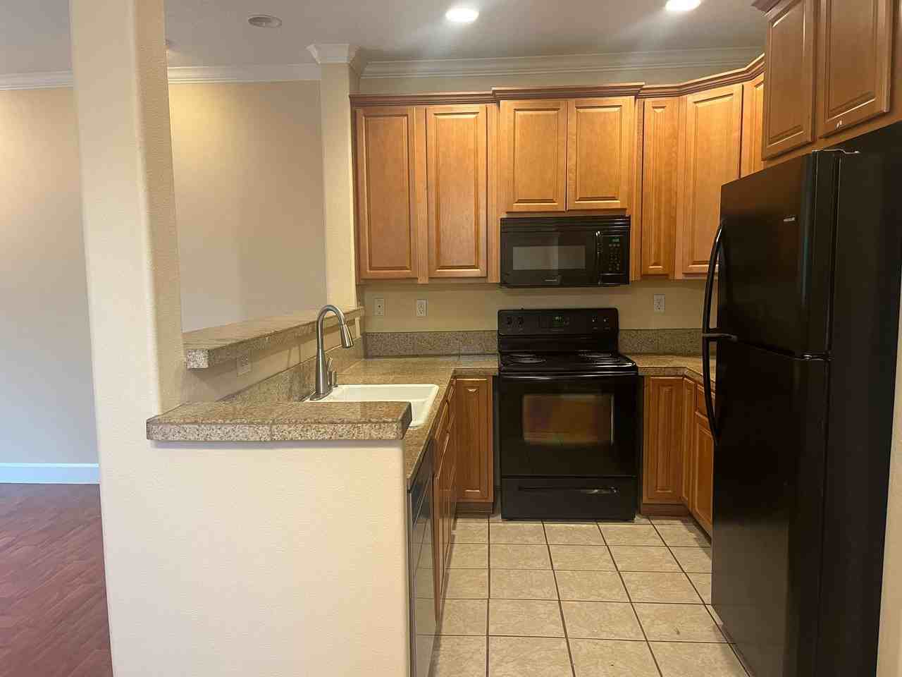 1242 Se Roberts Ave - Photo 6 of 19