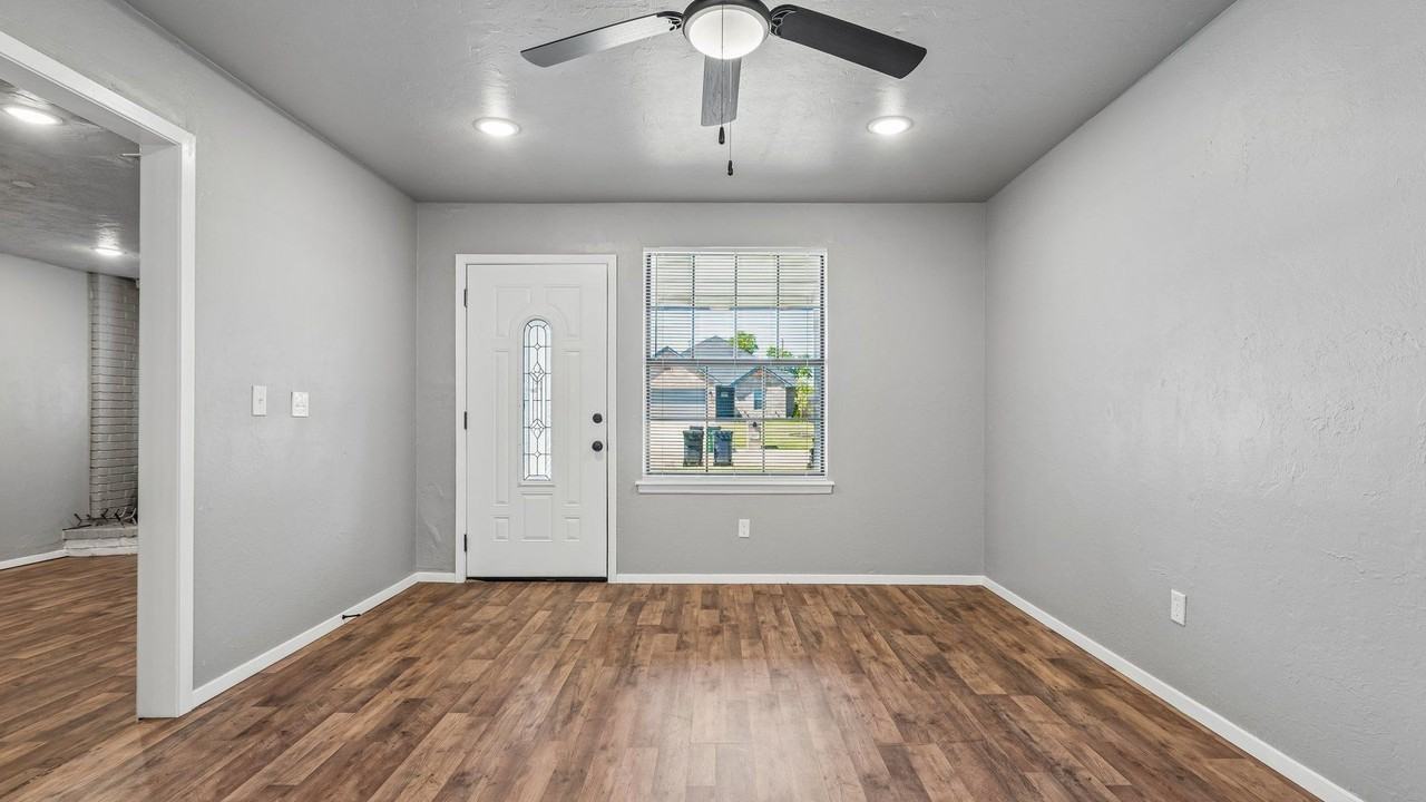 324 Nw 89th St - Photo 4 of 32