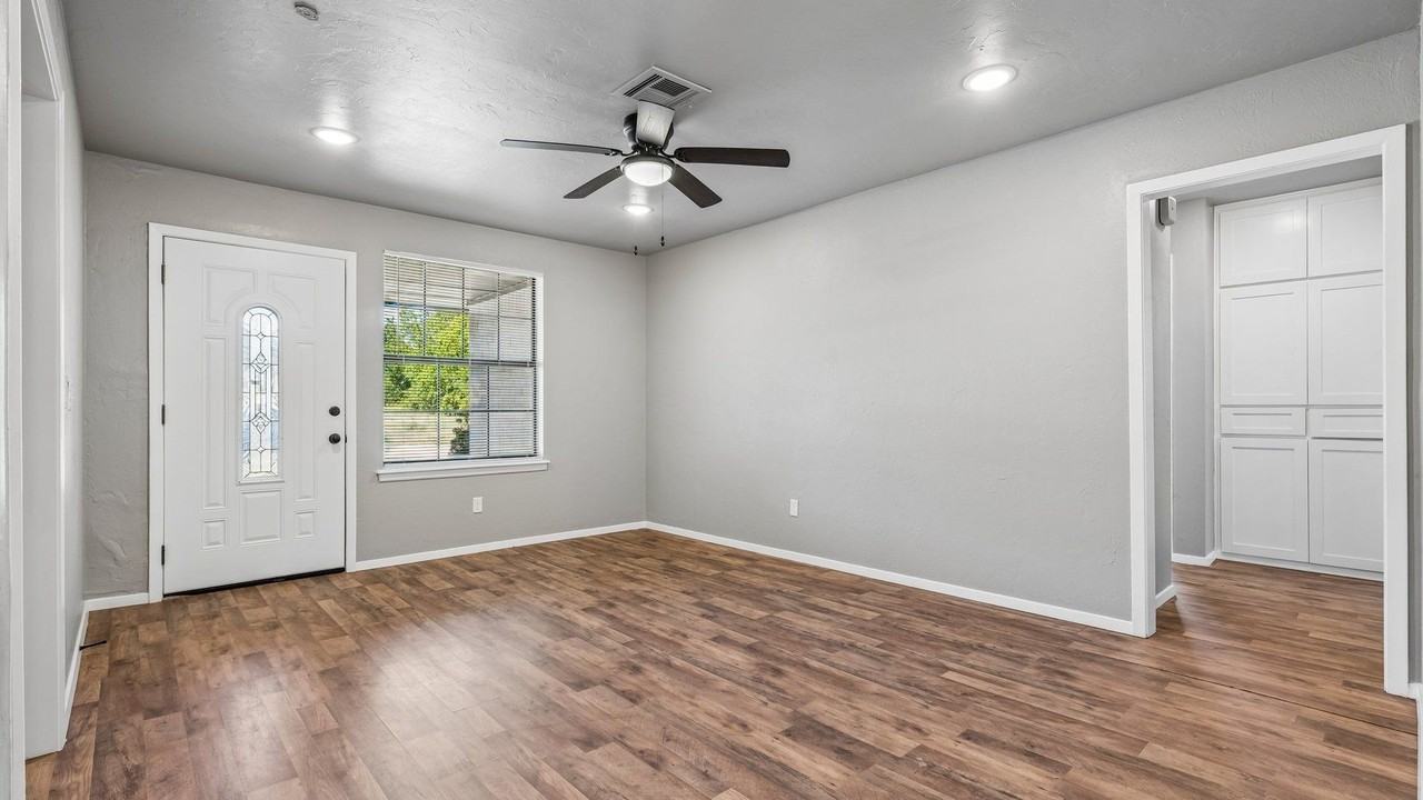 324 Nw 89th St - Photo 6 of 32